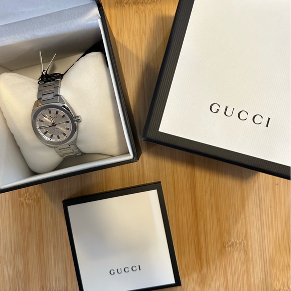 Gucci Watch With 37mm Silver Face & Silver Bracelet - Picture 9 of 10